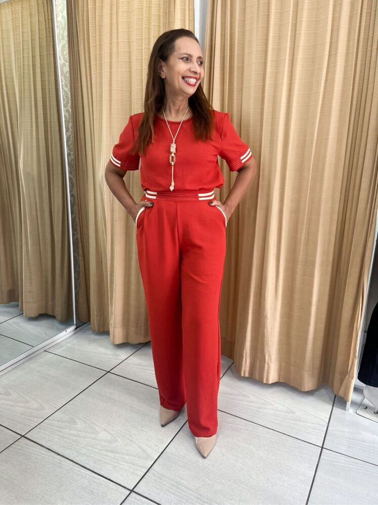 Conjunto Elegante de Calça e Blusa - Image 2