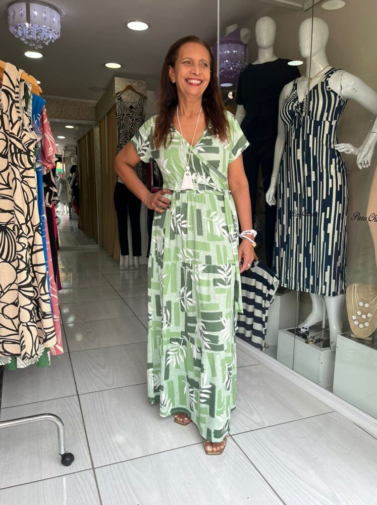 Vestido Longo Estampado com Decote em V e Amarração na Cintura